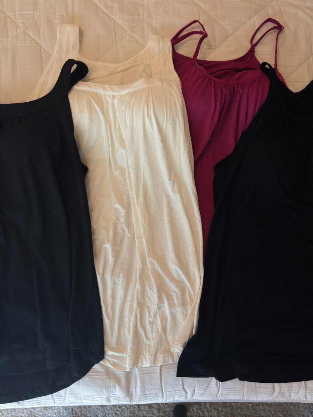 Bundle 4 Womens Tank Tops Flowy Built In Bra Black Cream Pink Size Large